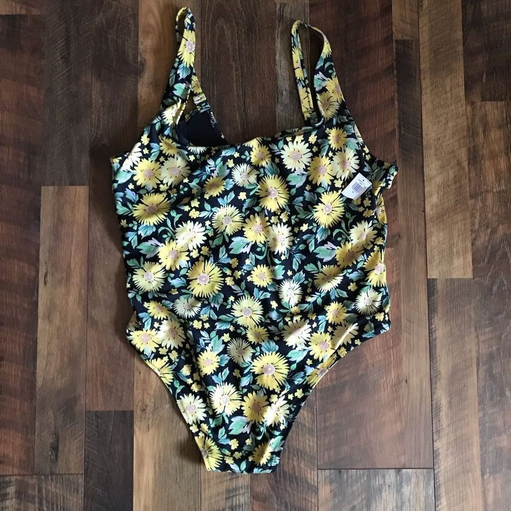 Old Navy floral one piece women’s swimsuit bathing suit Plus Size 3X New w/tags